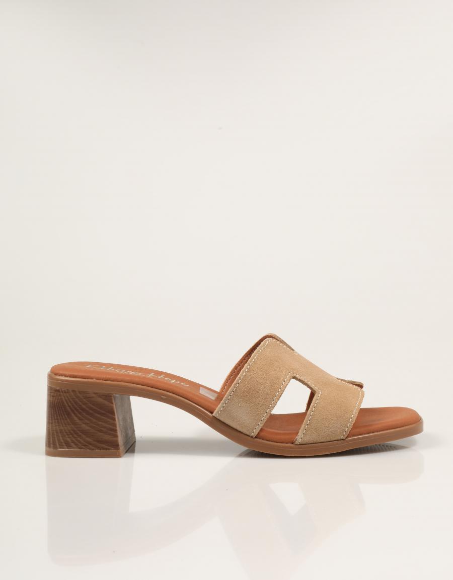 SANDALIAS REBECCA HOPE PALA SERRAJE ARENA en color Beige