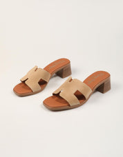 SANDALIAS REBECCA HOPE PALA SERRAJE ARENA en color Beige