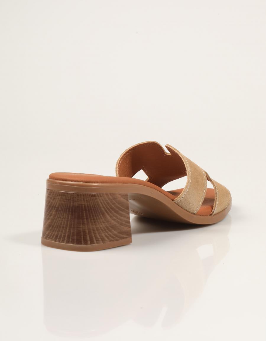 SANDALIAS REBECCA HOPE PALA SERRAJE ARENA en color Beige