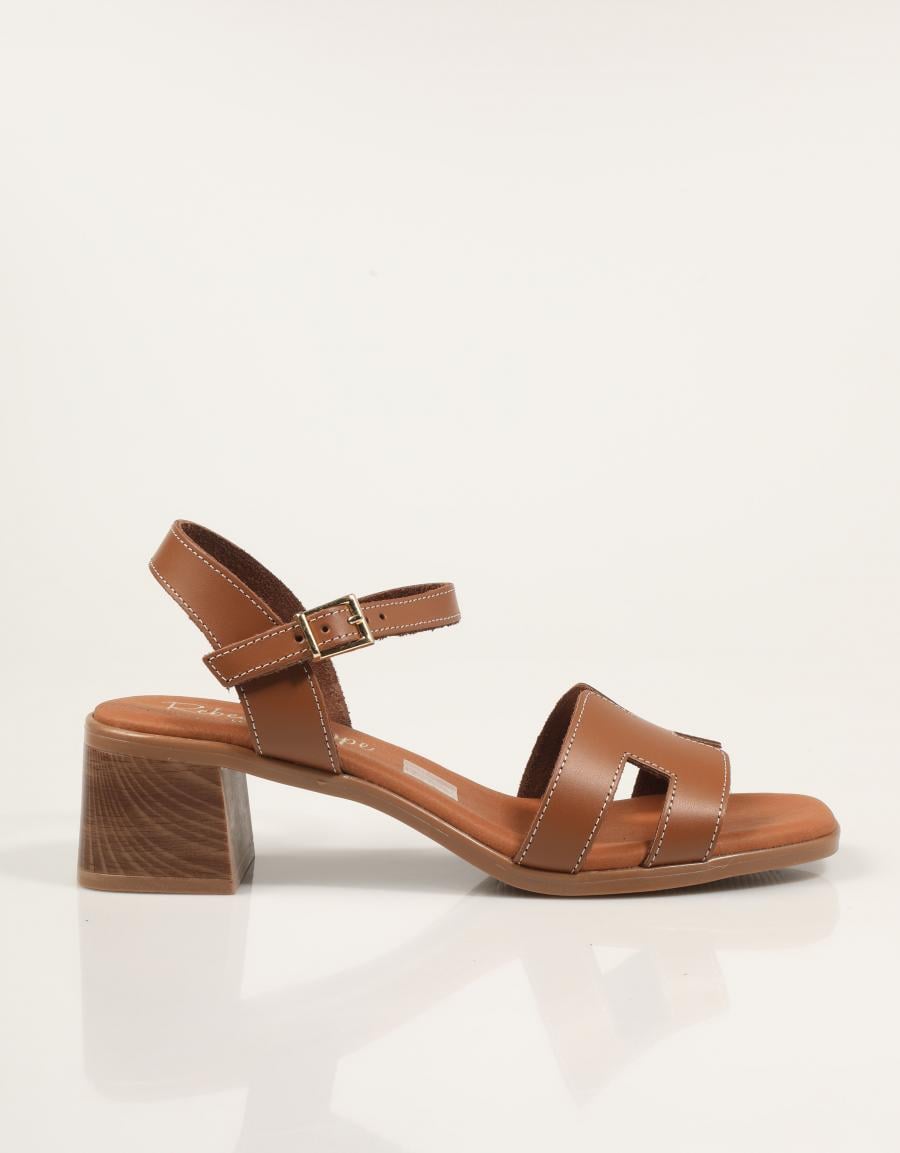 SANDALIAS REBECCA HOPE SANDALIA ROBLE en color Cuero