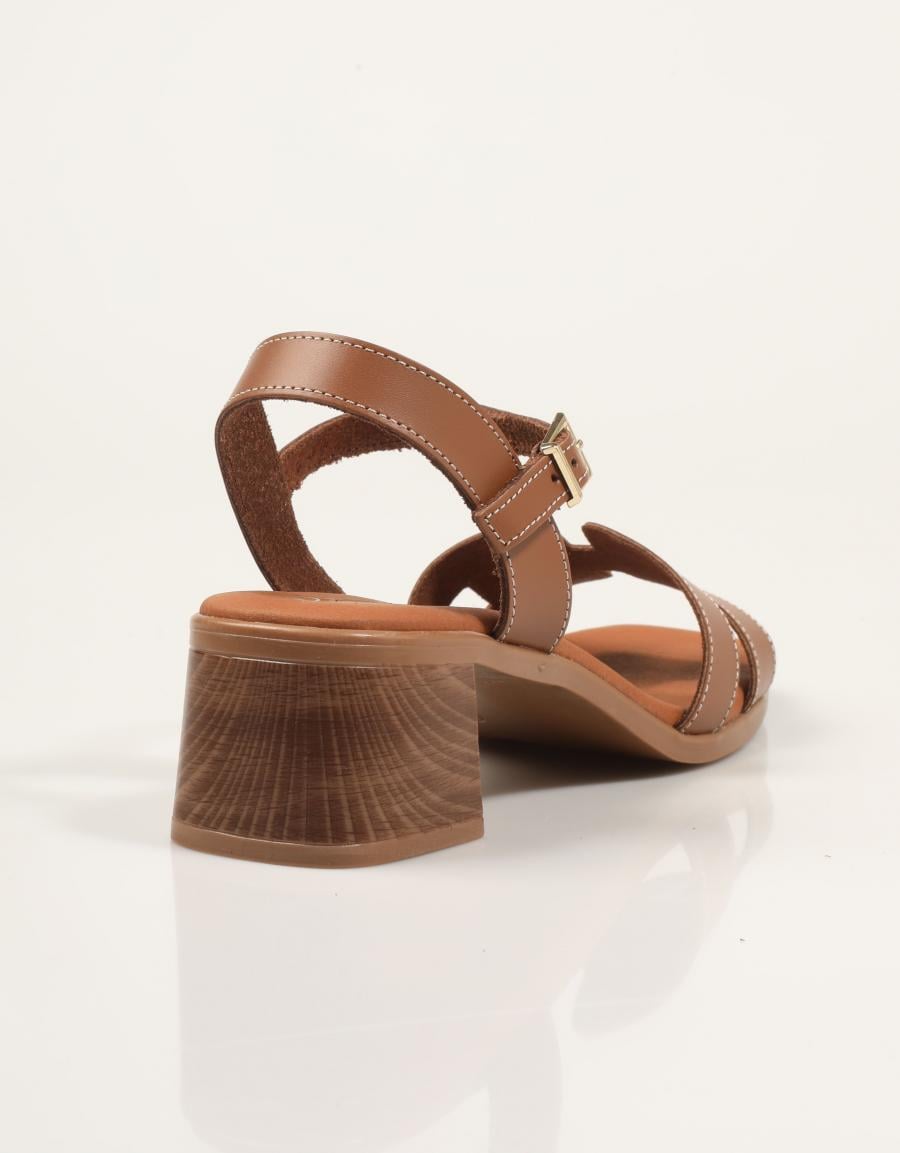 SANDALIAS REBECCA HOPE SANDALIA ROBLE en color Cuero