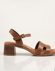 SANDALIAS REBECCA HOPE SANDALIA ROBLE en color Cuero