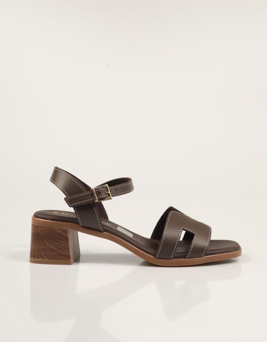SANDALIAS REBECCA HOPE SANDALIA MARRON en color Marron