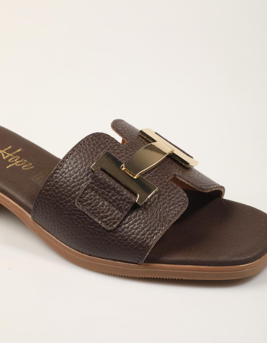 SANDALIAS REBECCA HOPE PALA HEBILLA MARRON en color Marron