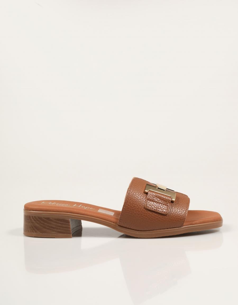 SANDALIAS REBECCA HOPE PALA HEBILLA ROBLE en color Cuero