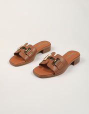SANDALIAS REBECCA HOPE PALA HEBILLA ROBLE en color Cuero