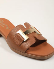 SANDALIAS REBECCA HOPE PALA HEBILLA ROBLE en color Cuero