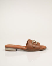 SANDALIAS REBECCA HOPE PALA HEBILLA ROBLE en color Cuero