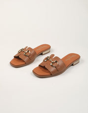 SANDALIAS REBECCA HOPE PALA HEBILLA ROBLE en color Cuero
