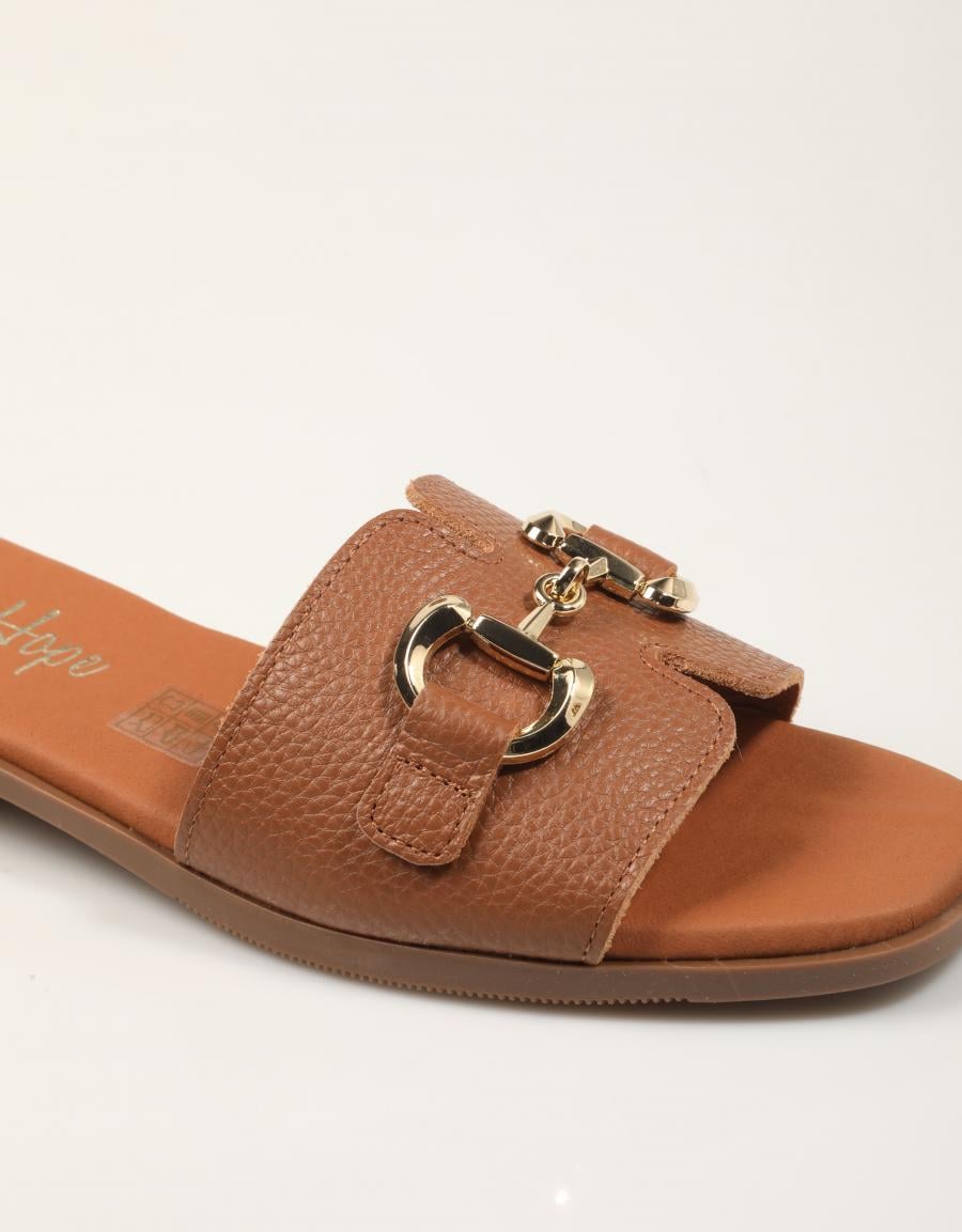 SANDALIAS REBECCA HOPE PALA HEBILLA ROBLE en color Cuero