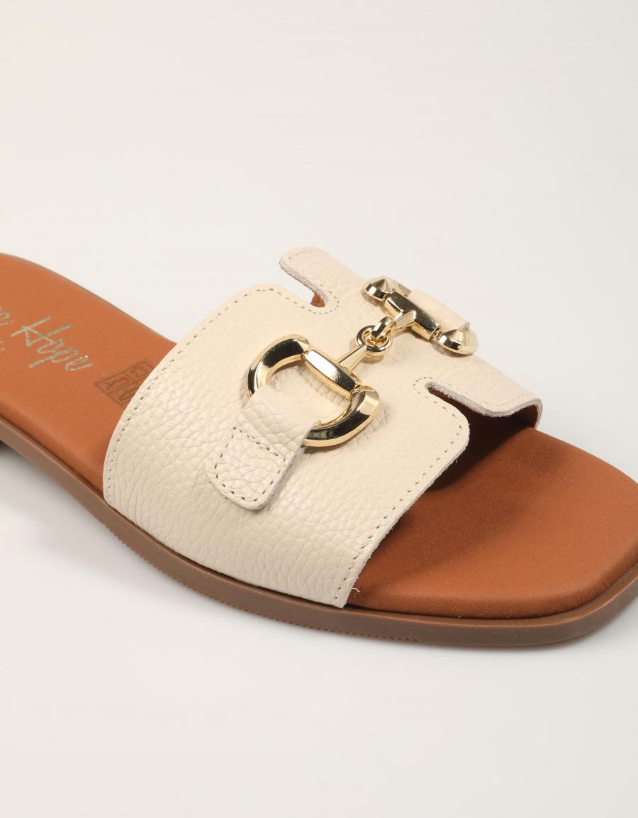SANDALIAS REBECCA HOPE PALA HEBILLA HIELO en color Hielo