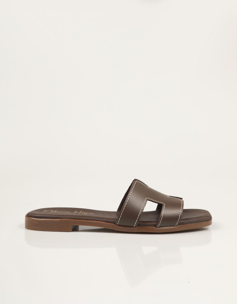 SANDALIAS REBECCA HOPE PALA MARRON en color Marron