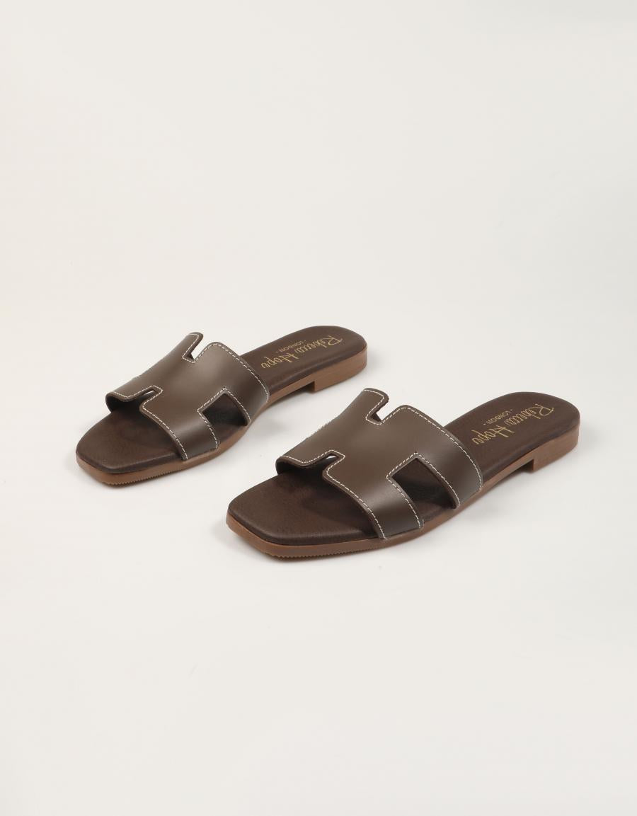 SANDALIAS REBECCA HOPE PALA MARRON en color Marron