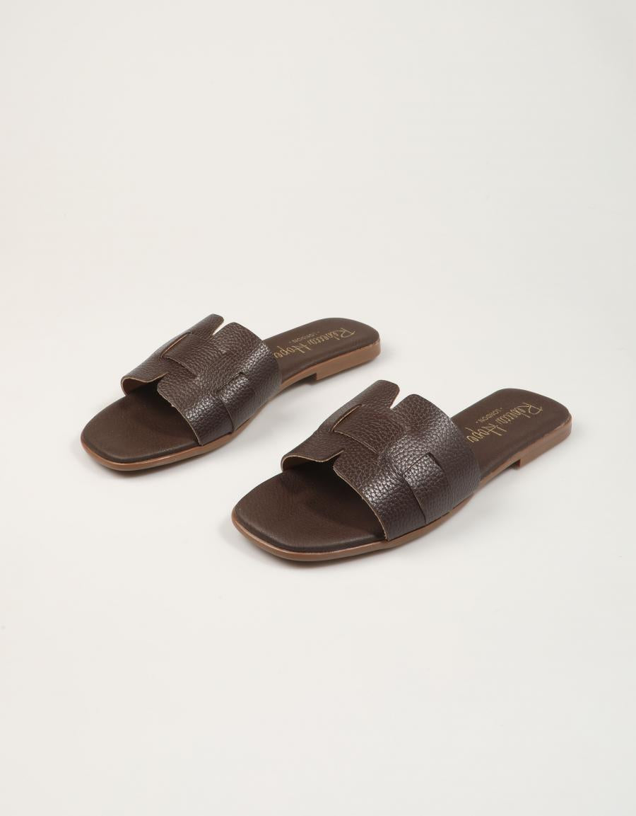 SANDALIAS REBECCA HOPE PALA MARRON en color Marron