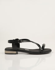 SANDALIAS REBECCA HOPE SANDALIA DEDO NEGRO en color Negro