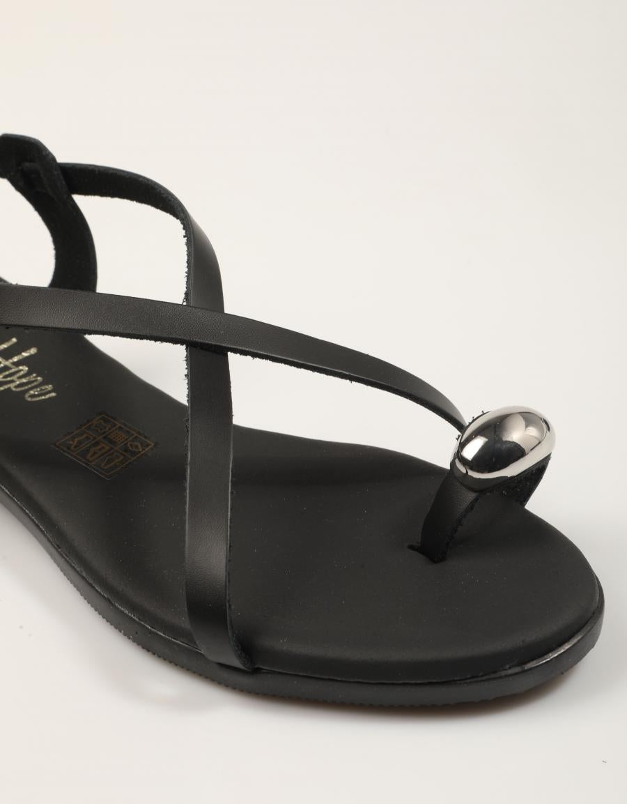 SANDALIAS REBECCA HOPE SANDALIA DEDO NEGRO en color Negro