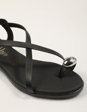 SANDALIAS REBECCA HOPE SANDALIA DEDO NEGRO en color Negro