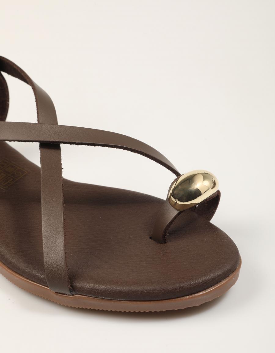 SANDALIAS REBECCA HOPE SANDALIA DEDO MARRON en color Marron