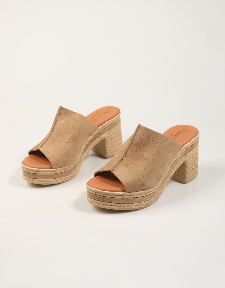 SANDALIAS REBECA HOPE LIORA MUSHROOM en color Taupe