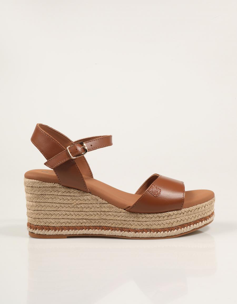 SANDALIAS POPA ARENAL CUERO CB41401 en color Cuero