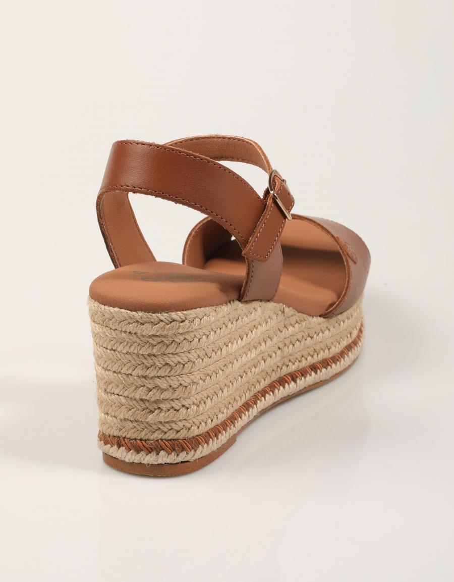SANDALIAS POPA ARENAL CUERO CB41401 en color Cuero