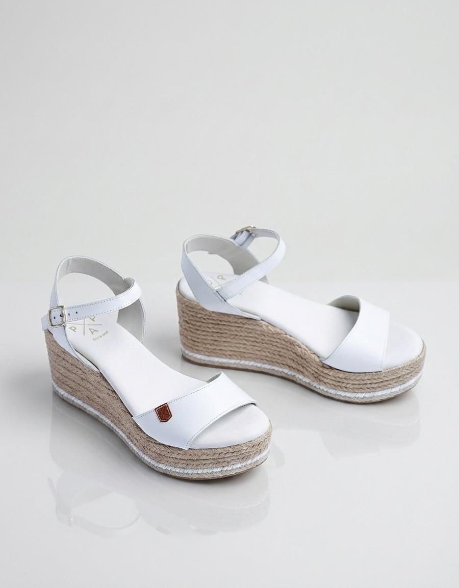 SANDALIAS POPA ARENAL BLANCO CB41402 en color Blanco