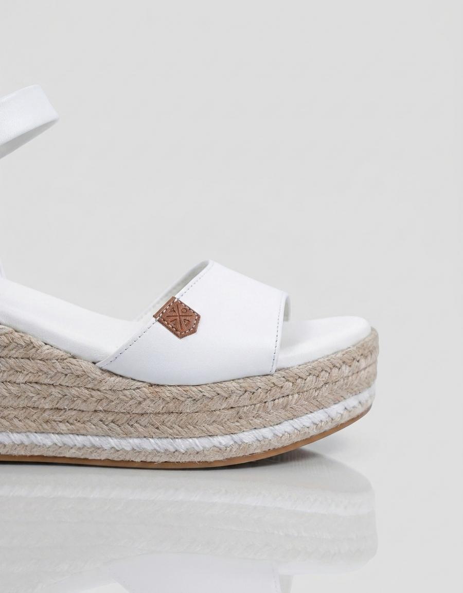 SANDALIAS POPA ARENAL BLANCO CB41402 en color Blanco