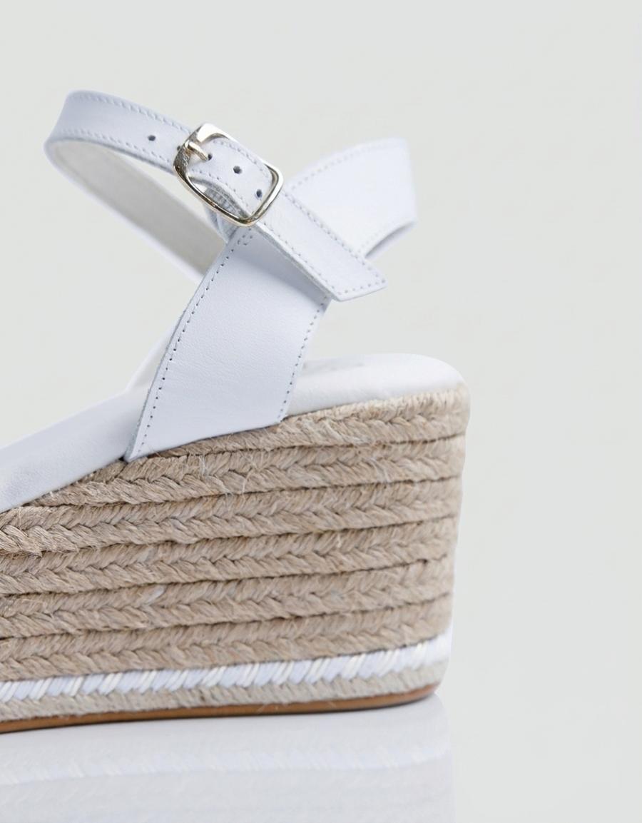 SANDALIAS POPA ARENAL BLANCO CB41402 en color Blanco