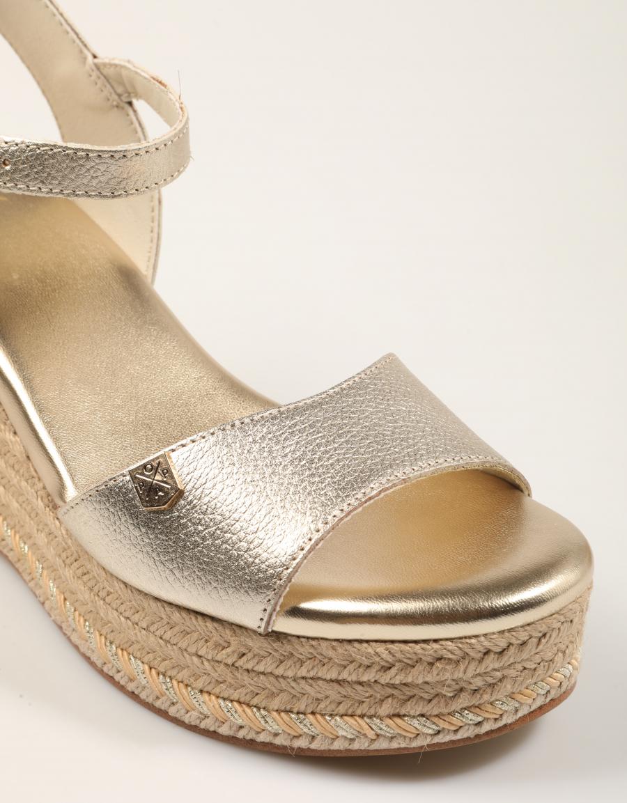 SANDALIAS POPA ARENAL ORO CB41201 en color Oro