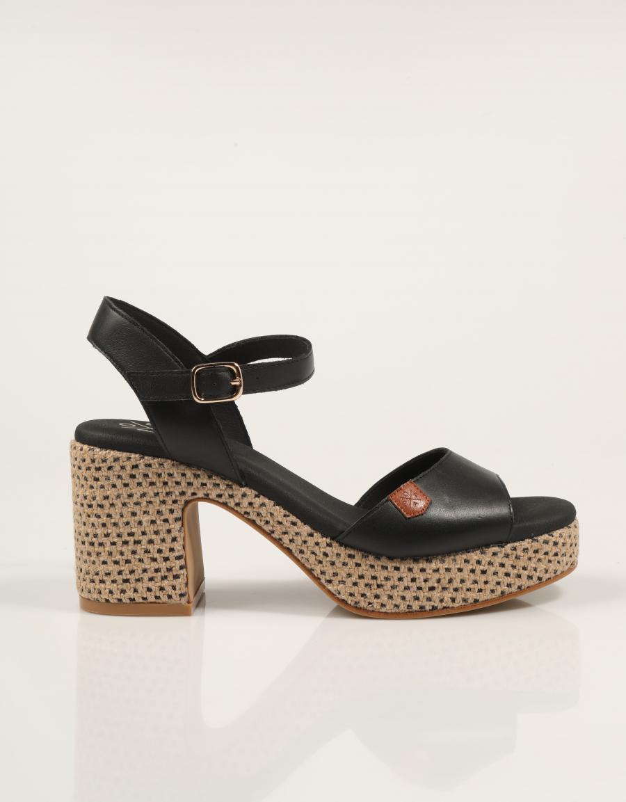 SANDALIAS POPA DAIRA NAPA NEGRO CT47903 en color Negro