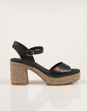 SANDALIAS POPA DAIRA NAPA NEGRO CT47903 en color Negro