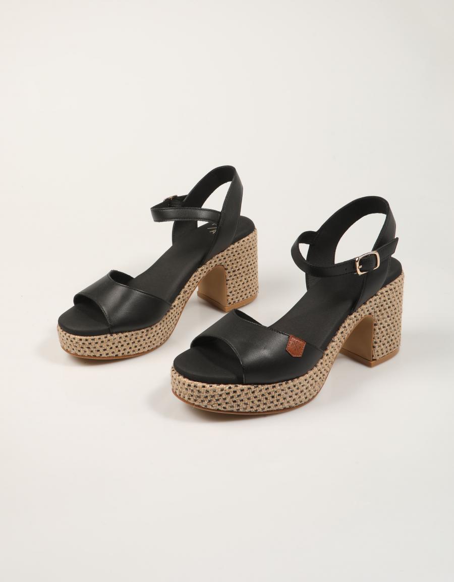 SANDALIAS POPA DAIRA NAPA NEGRO CT47903 en color Negro