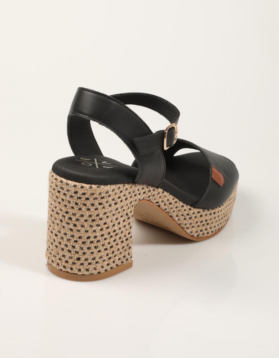 SANDALIAS POPA DAIRA NAPA NEGRO CT47903 en color Negro
