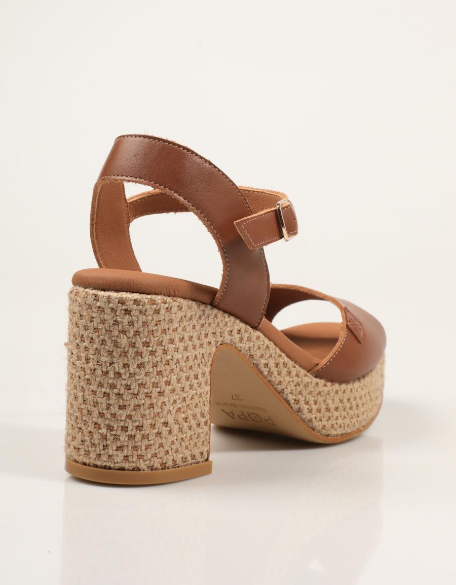 SANDALIAS POPA DAIRA NAPA CUERO CT47902 en color Cuero