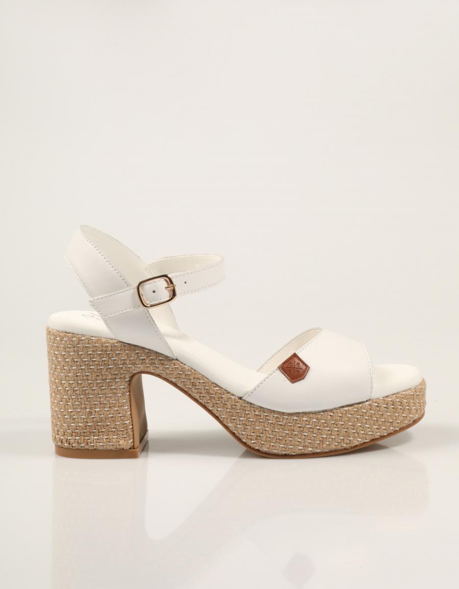 SANDALIAS POPA DAIRA NAPA BLANCO CT47901 en color Blanco