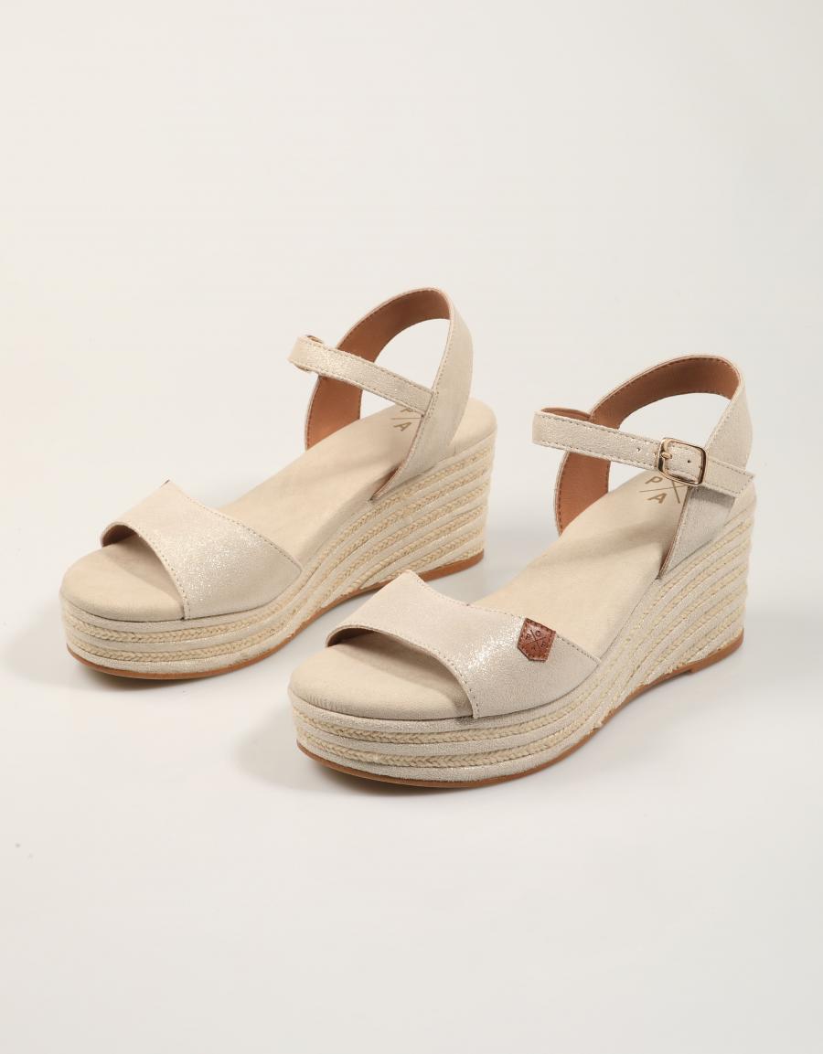 SANDALIAS POPA ARENAL BOREAL ORO CB41101 en color Oro
