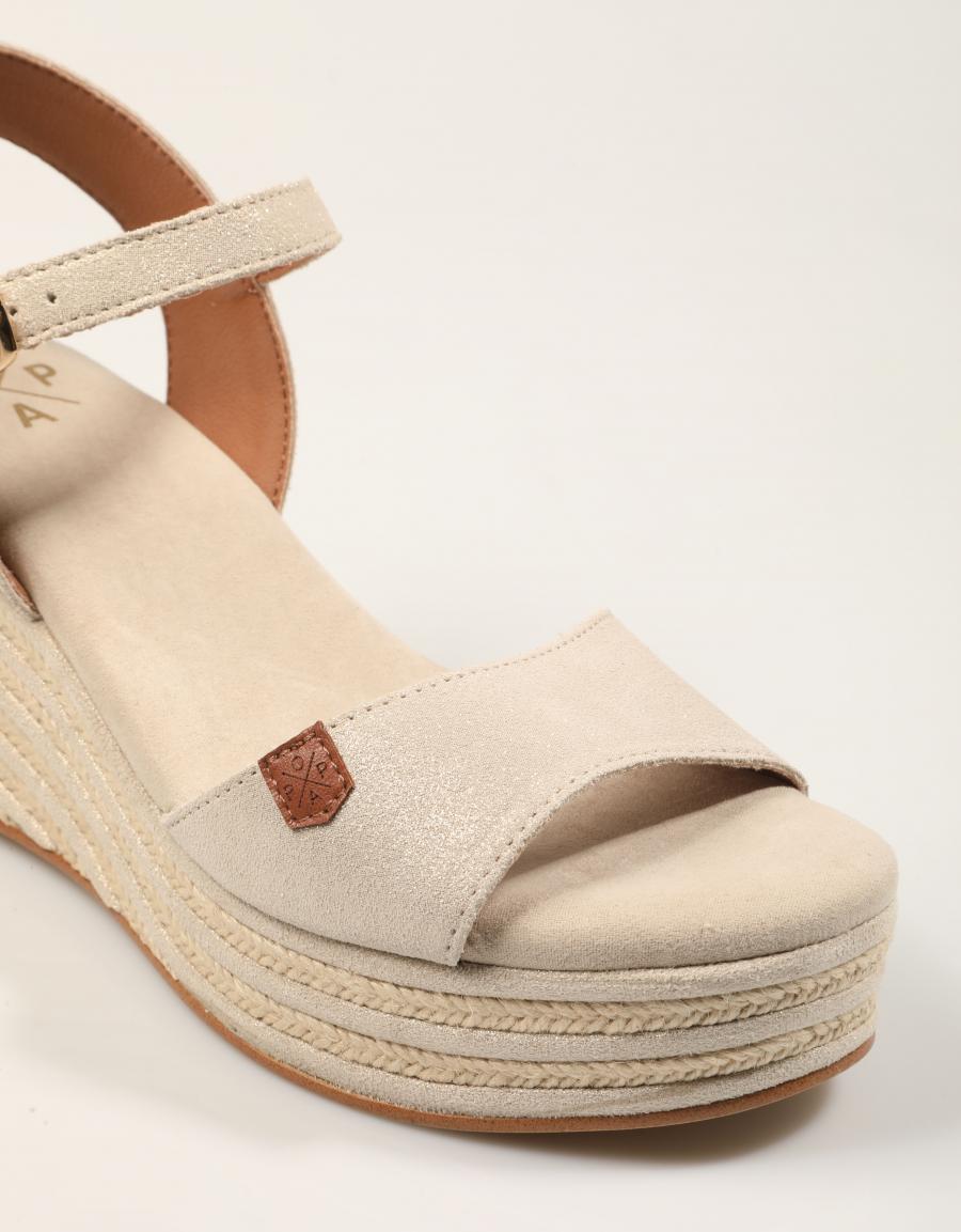 SANDALIAS POPA ARENAL BOREAL ORO CB41101 en color Oro