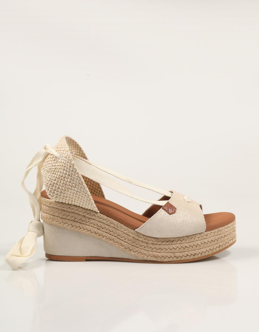 SANDALIAS POPA VALDES BOREAL ORO CB42301 en color Oro