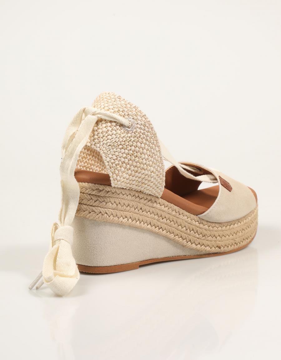 SANDALIAS POPA VALDES BOREAL ORO CB42301 en color Oro