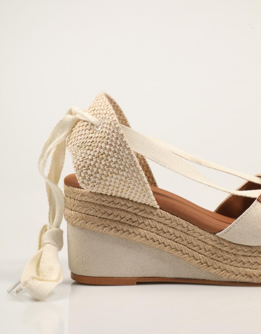 SANDALIAS POPA VALDES BOREAL ORO CB42301 en color Oro