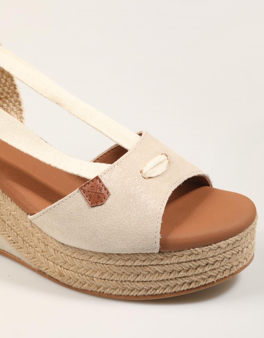 SANDALIAS POPA VALDES BOREAL ORO CB42301 en color Oro