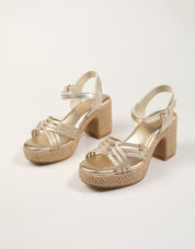 SANDALIAS POPA VALVAS LAMINADO ORO CT51701 en color Oro