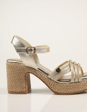 SANDALIAS POPA VALVAS LAMINADO ORO CT51701 en color Oro
