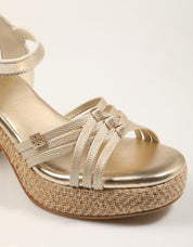SANDALIAS POPA VALVAS LAMINADO ORO CT51701 en color Oro