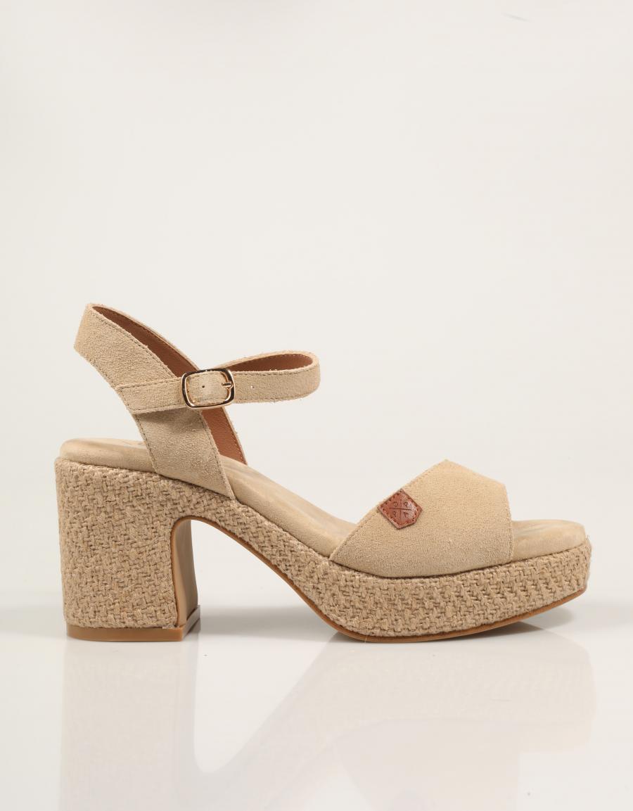 SANDALIAS POPA DAIRA SERRAJE BEIG CT48002 en color Taupe