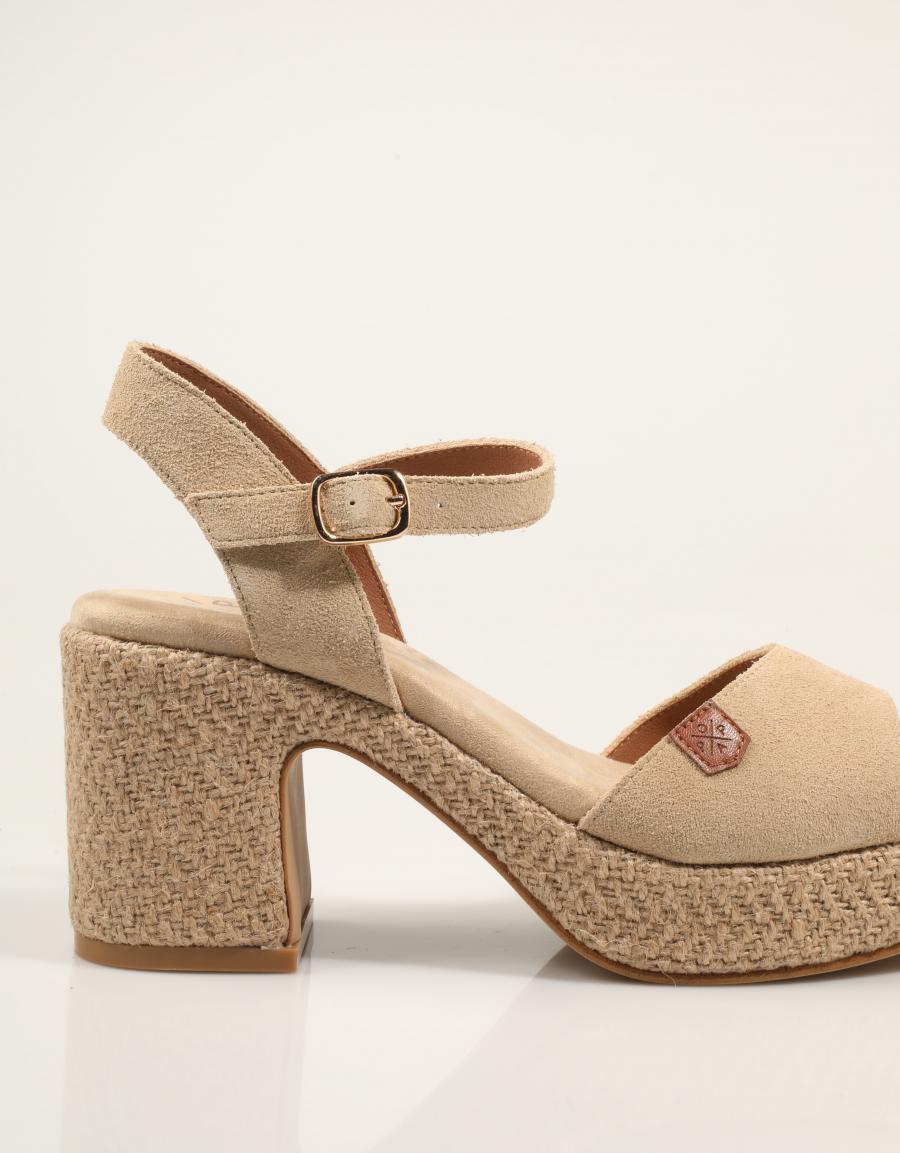 SANDALIAS POPA DAIRA SERRAJE BEIG CT48002 en color Taupe