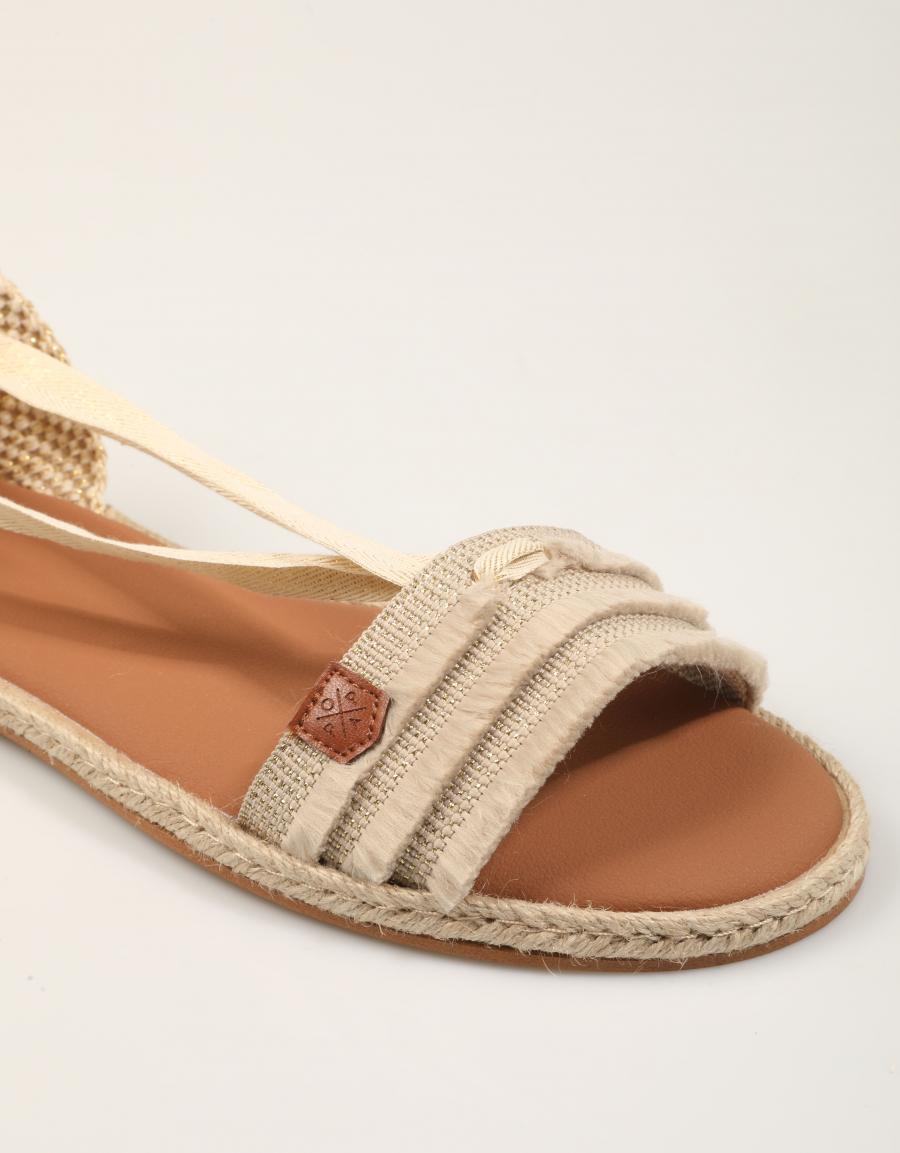 SANDALIAS POPA POIPU FLECOS ORO MS40501 en color Oro