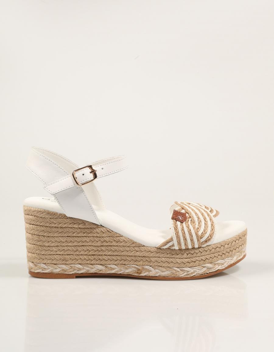 SANDALIAS POPA GARUA YUTE BLANCO CB48903 en color Blanco