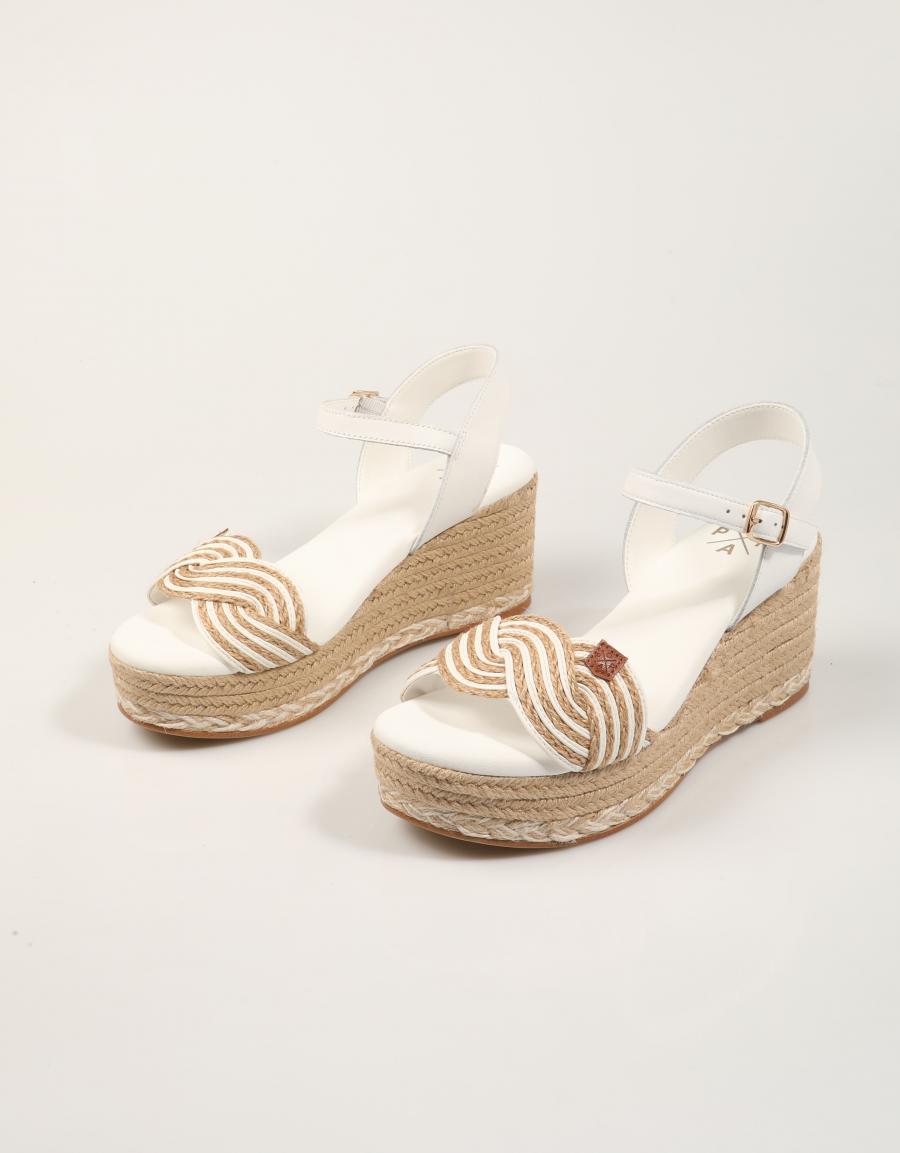 SANDALIAS POPA GARUA YUTE BLANCO CB48903 en color Blanco