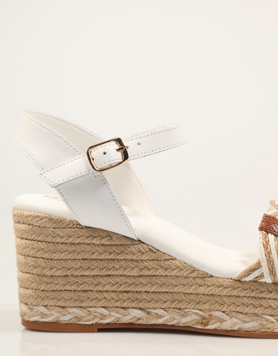 SANDALIAS POPA GARUA YUTE BLANCO CB48903 en color Blanco